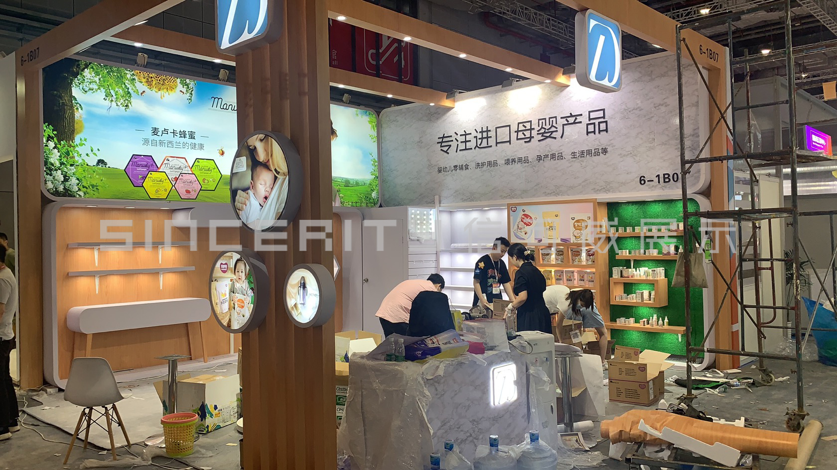 丹珍展臺搭建現(xiàn)場圖 丹珍展臺搭建現(xiàn)場圖