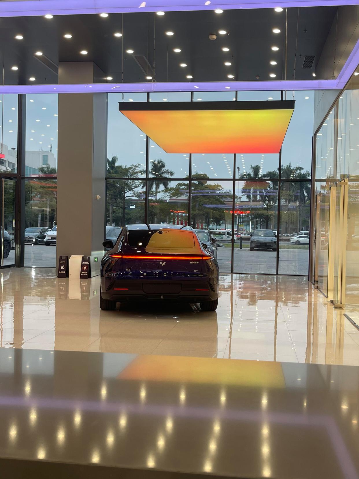 廣州汽車展廳設(shè)計 廣州汽車展廳設(shè)計